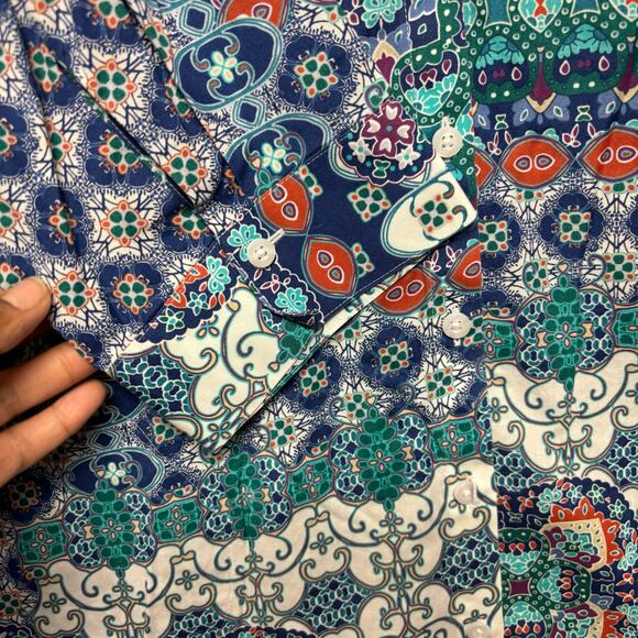 Chico’s Button Down Blouse Hippie Boho No Iron Size 2 US 12/14 Abstract Beachy - Picture 8 of 9